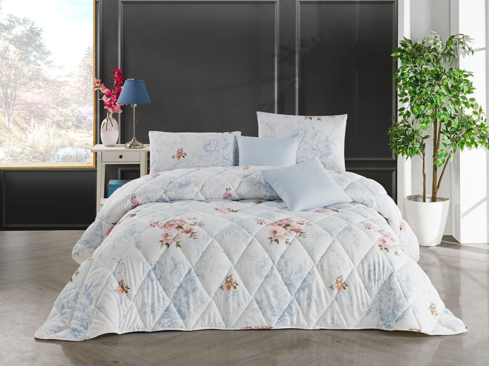 BluePink1 Roses Blue Rose Comforter